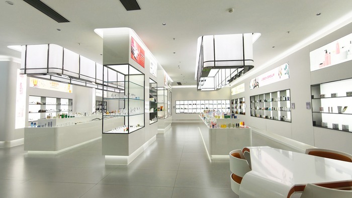 展柜长廊展区