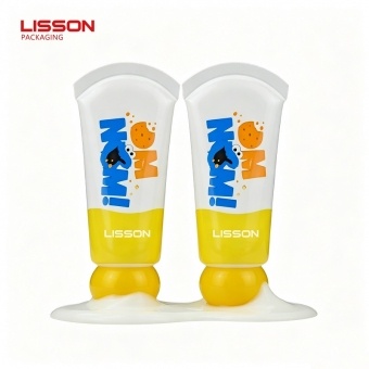 Bisnagas fofas com tampa esférica para cuidados com a pele infantil.