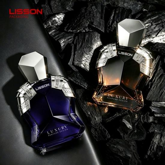 Frasco de perfume de vidro personalizado estilo armadura com design de ombro banhado